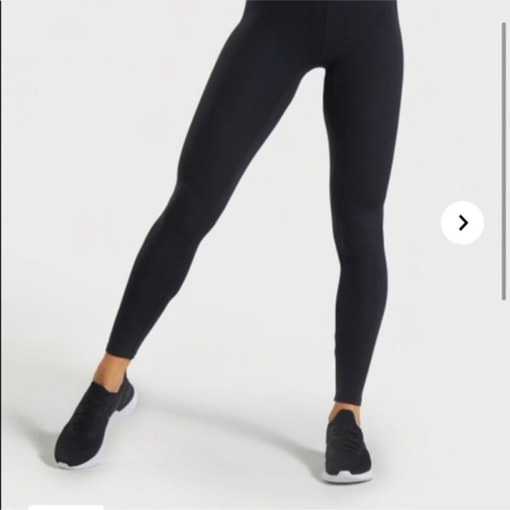 Gymshark Solo Leggings in Black Size M